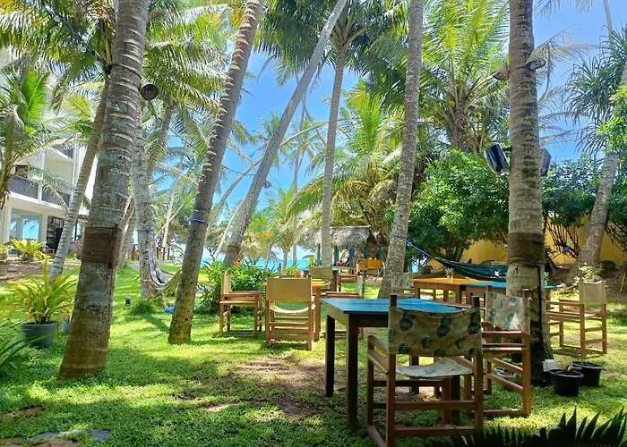 Voulez-Vous, Managed By Dikwella Beach Hotel