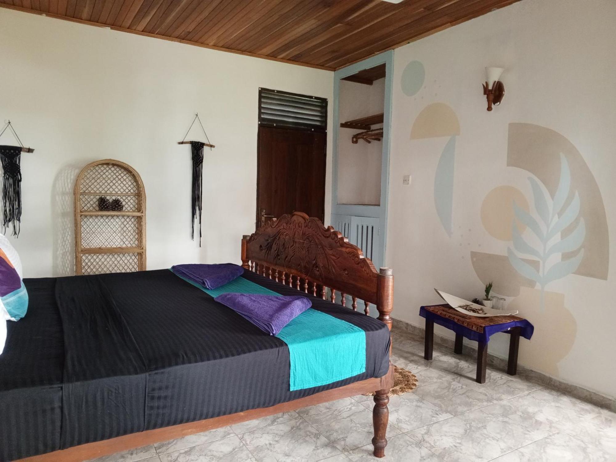 Hotel Voulez-vous, Managed By